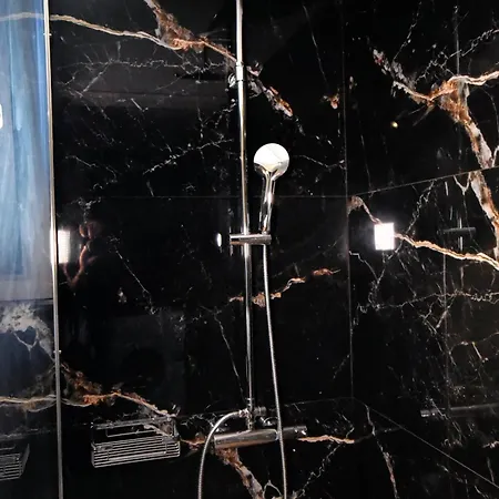 Artemis 아파트 아기라